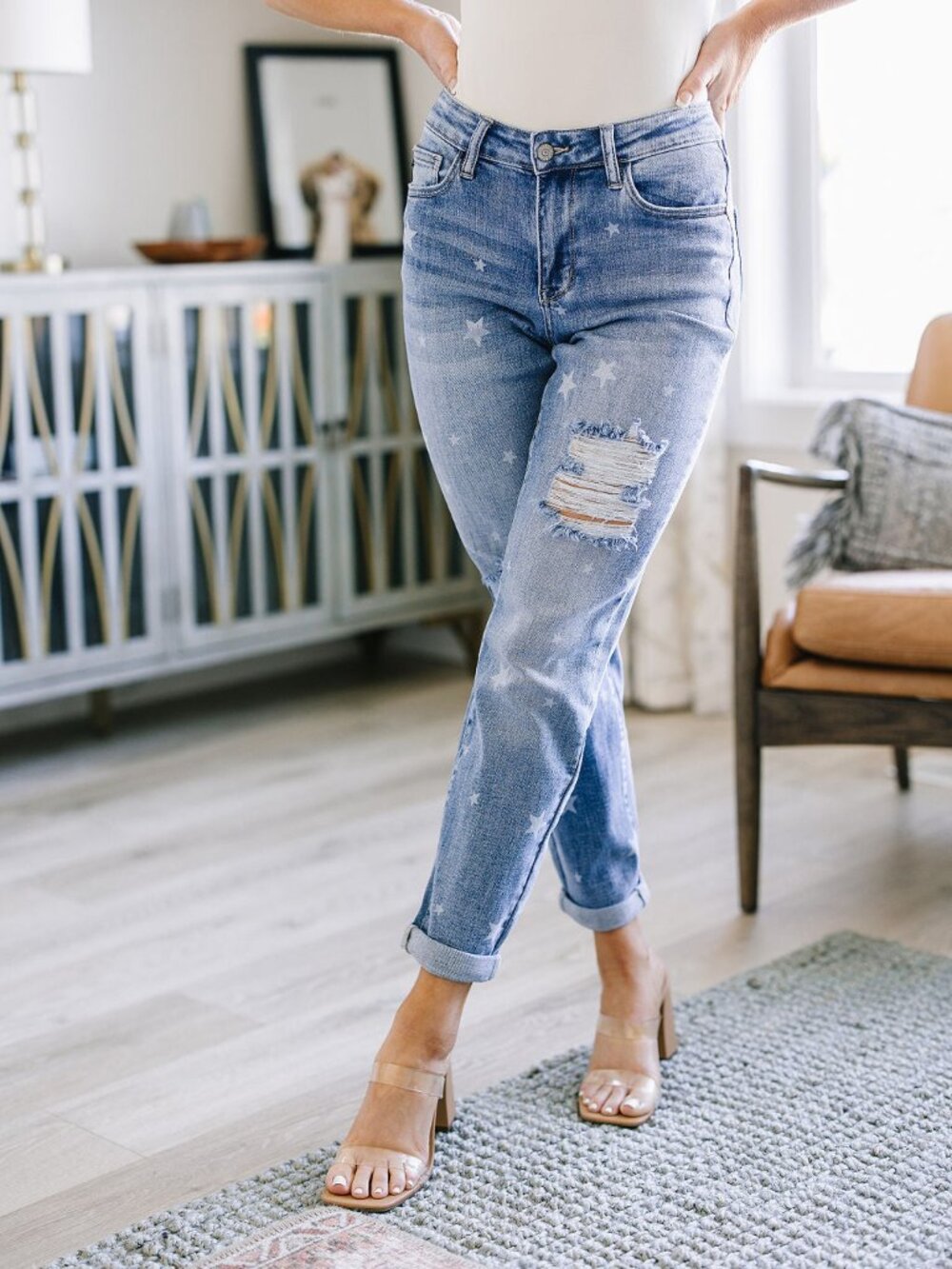 JUDY BLUE Mid Rise Star Print Boyfriend Jeans | Size: 0/24 - Picture 2 of 7
